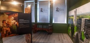 arthur s grave exhibition (7)